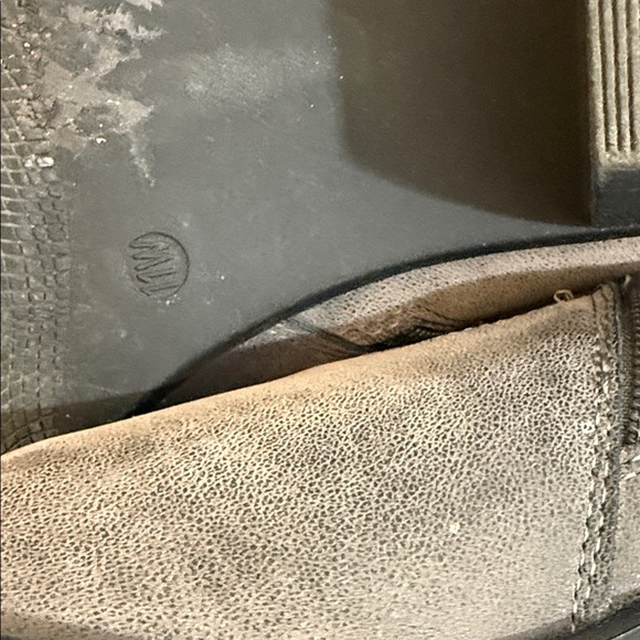 Pre-Loved Torrid Gray Heeled Boots 11W - Picture 4 of 7